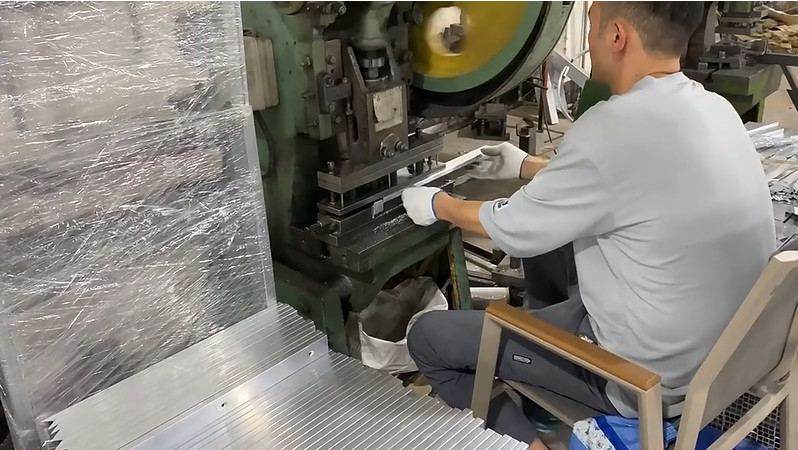 Foshan Woderful furniture Co., Ltd. linea di produzione del fabbricante